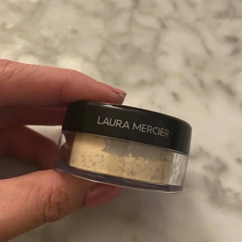 Laura Mercier translucent powder